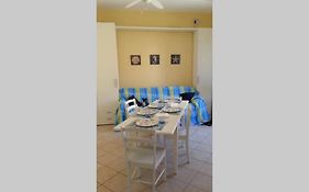 Centrally Located Apt By Harbour With Elevator